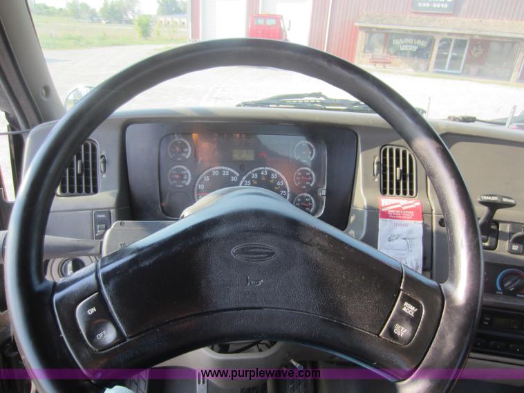 image for item F6506 2006 Sterling L9500 semi truck