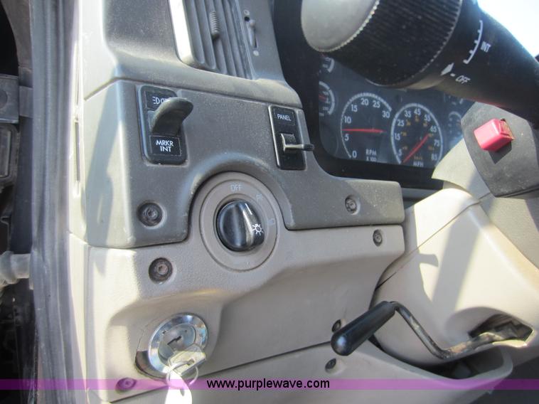 image for item F6506 2006 Sterling L9500 semi truck