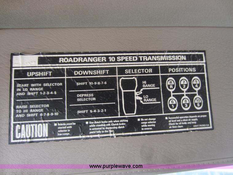 image for item F6506 2006 Sterling L9500 semi truck