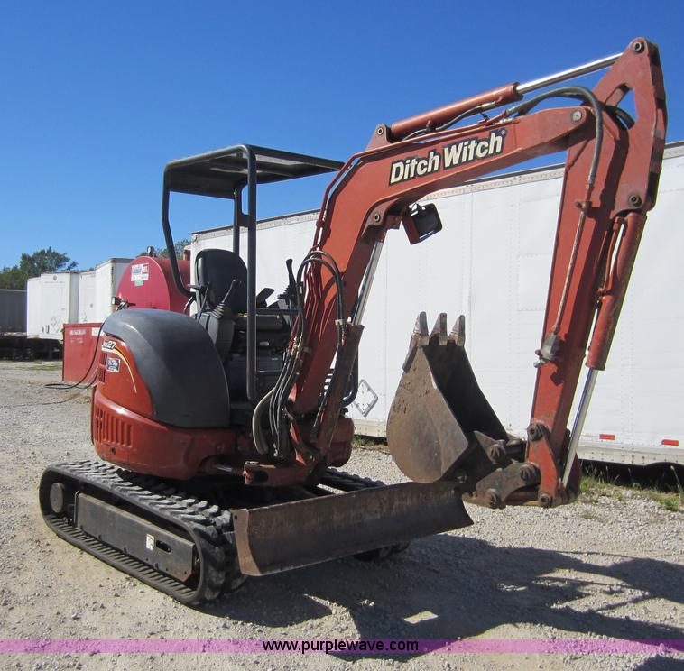 2003 Ditch Witch MX27 mini excavator in Chanute, KS Item F6516 sold