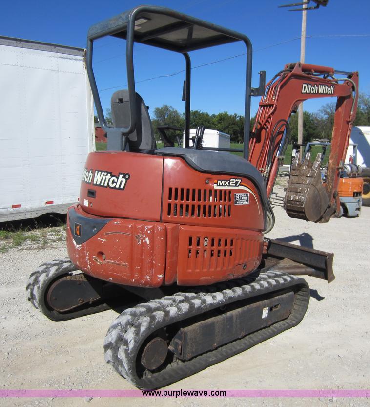 image for item F6516 2003 Ditch Witch MX27 mini excavator