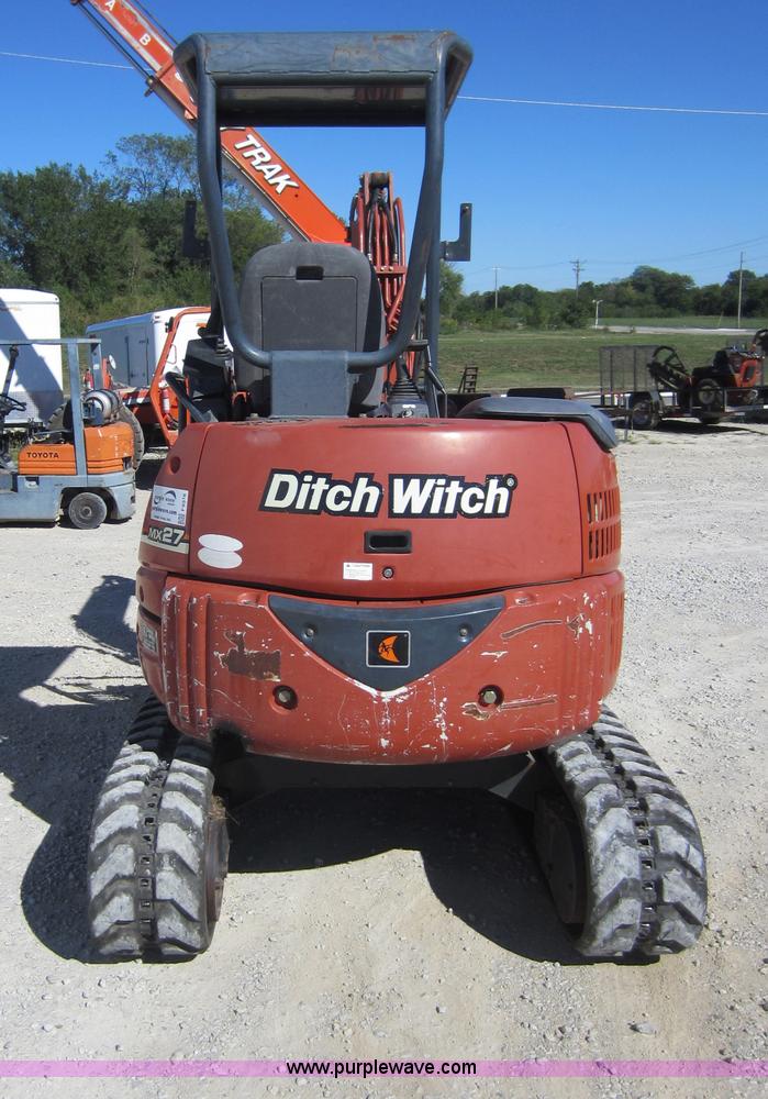 image for item F6516 2003 Ditch Witch MX27 mini excavator