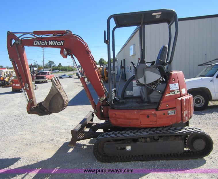 image for item F6516 2003 Ditch Witch MX27 mini excavator