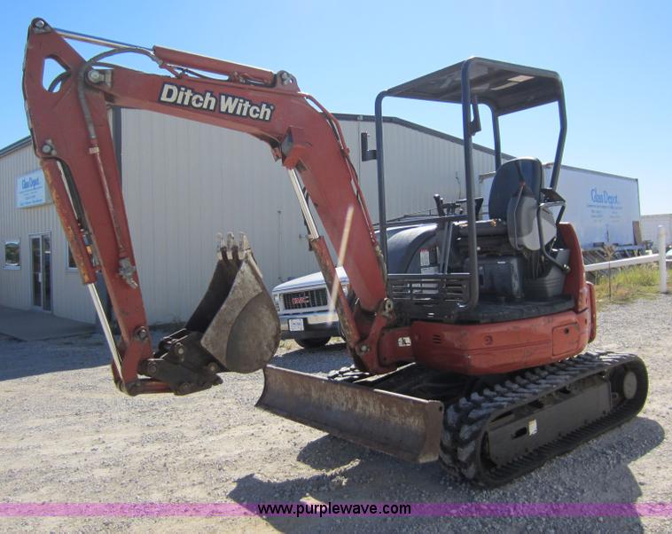 image for item F6516 2003 Ditch Witch MX27 mini excavator