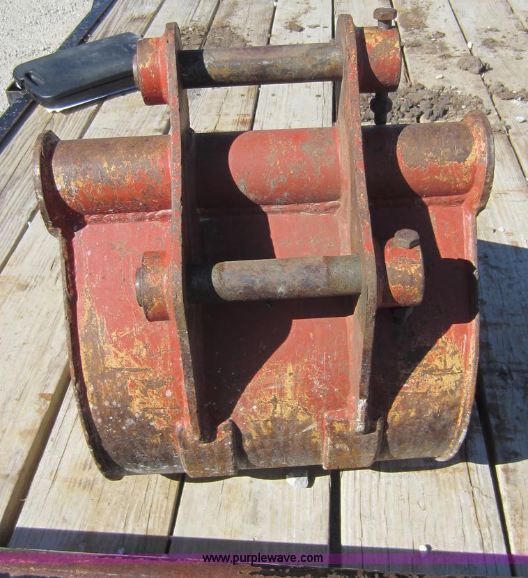 image for item F6516 2003 Ditch Witch MX27 mini excavator