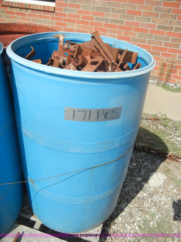 image for item U9271 Approximately 400 Symons Wailer connectors