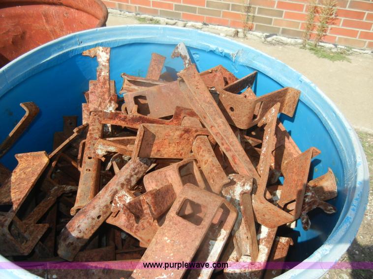 image for item U9271 Approximately 400 Symons Wailer connectors