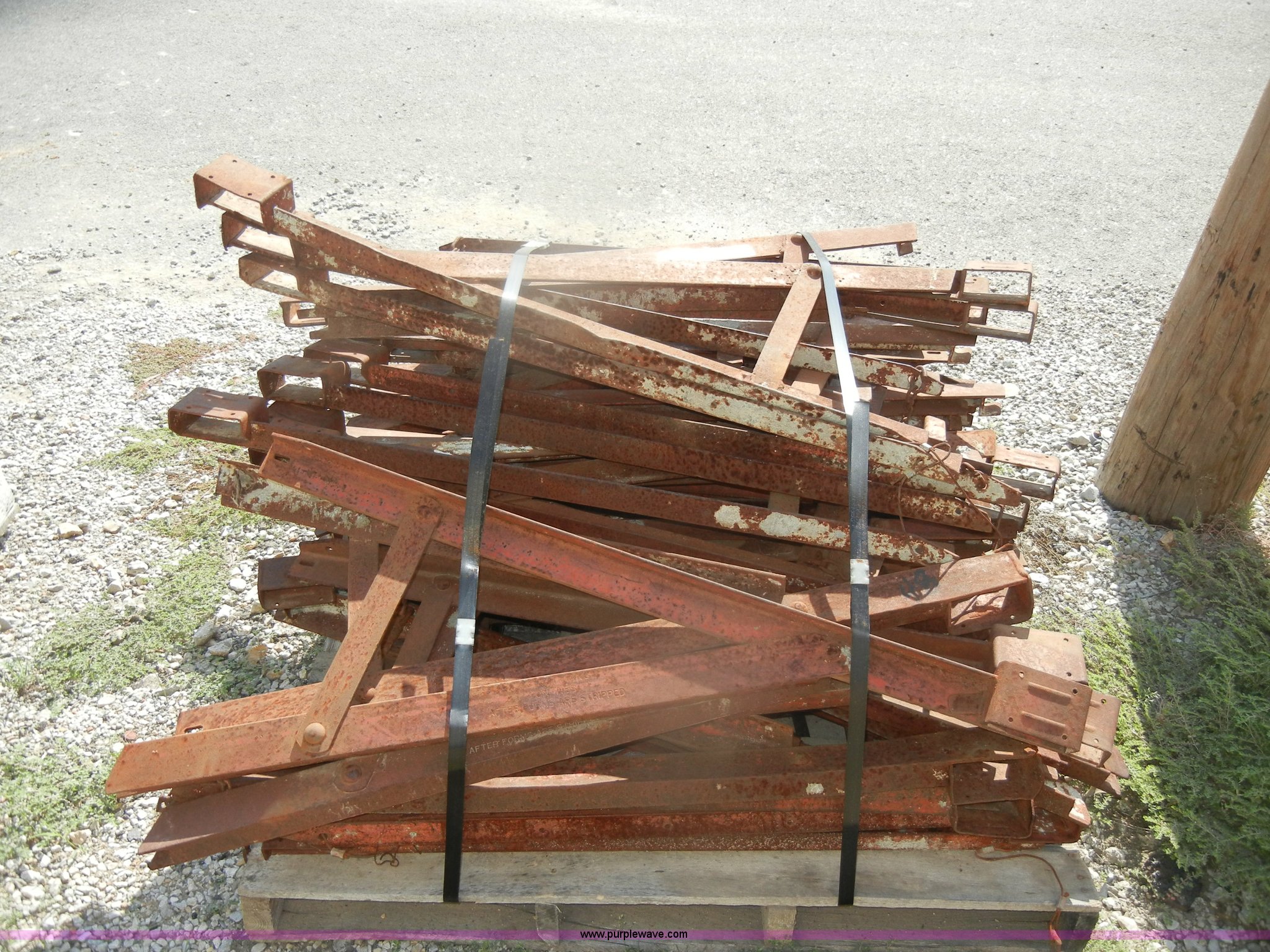 Approximately 48 Symons scaffold brackets in Topeka, KS Item U9267 sold Purple Wave