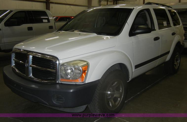 image for item D4876 2006 Dodge Durango SXT SUV <br />Non-repairable title, parts only
