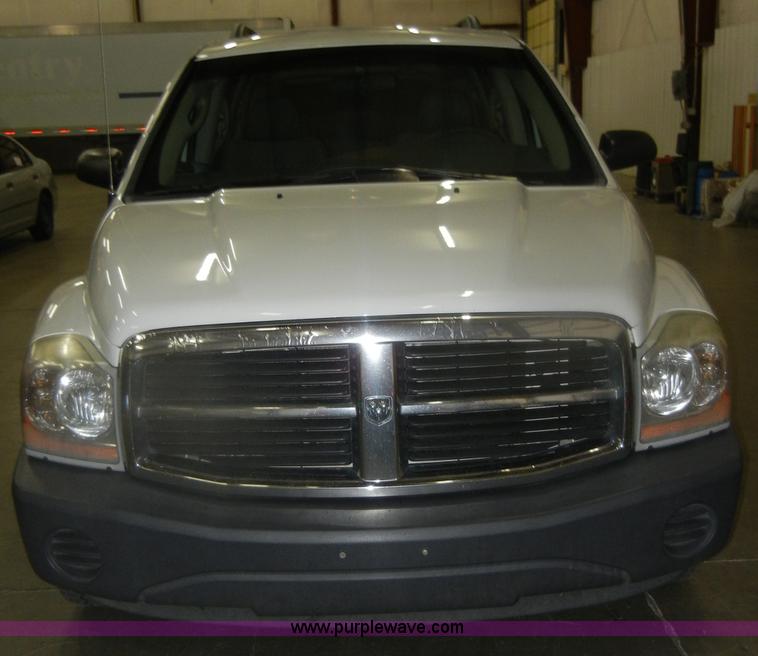 image for item D4876 2006 Dodge Durango SXT SUV <br />Non-repairable title, parts only