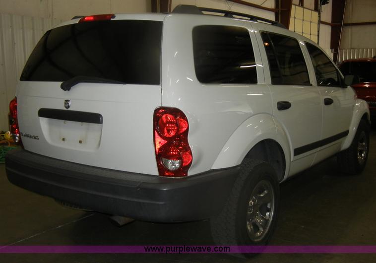 image for item D4876 2006 Dodge Durango SXT SUV <br />Non-repairable title, parts only