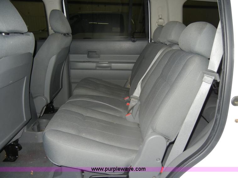 image for item D4876 2006 Dodge Durango SXT SUV <br />Non-repairable title, parts only