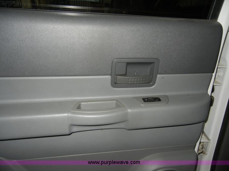 image for item D4876 2006 Dodge Durango SXT SUV <br />Non-repairable title, parts only