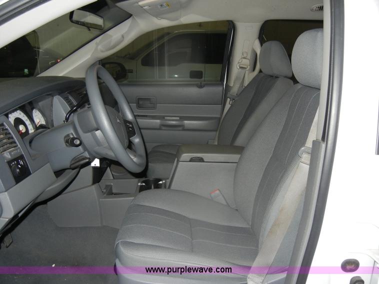 image for item D4876 2006 Dodge Durango SXT SUV <br />Non-repairable title, parts only