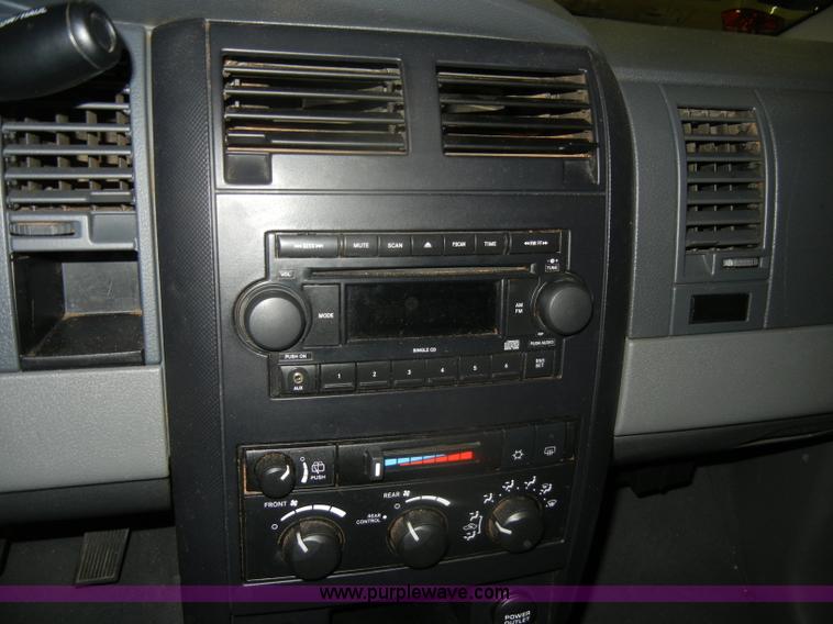 image for item D4876 2006 Dodge Durango SXT SUV <br />Non-repairable title, parts only