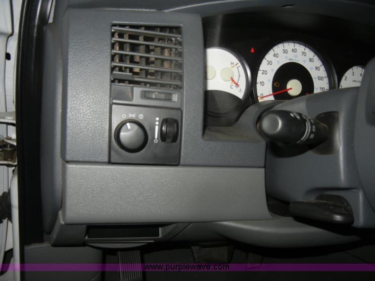 image for item D4876 2006 Dodge Durango SXT SUV <br />Non-repairable title, parts only