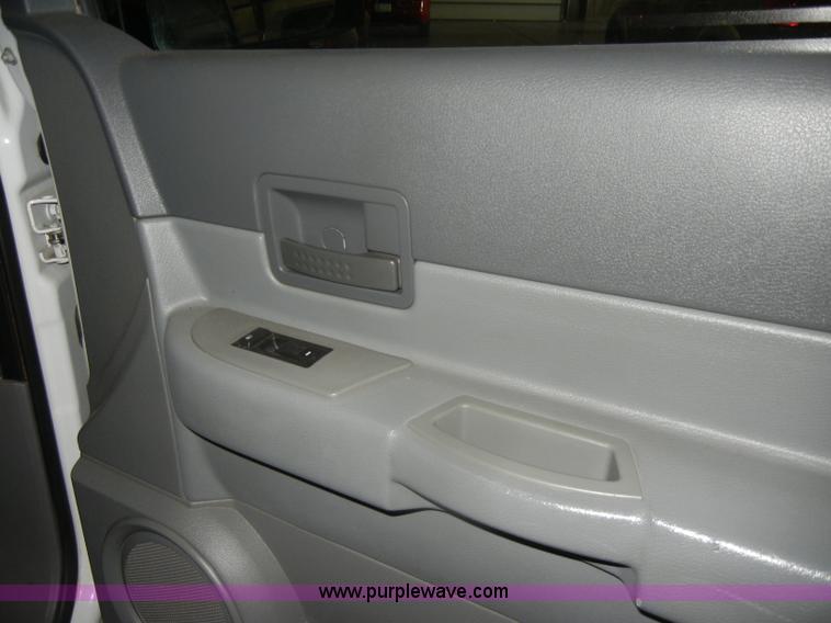 image for item D4876 2006 Dodge Durango SXT SUV <br />Non-repairable title, parts only