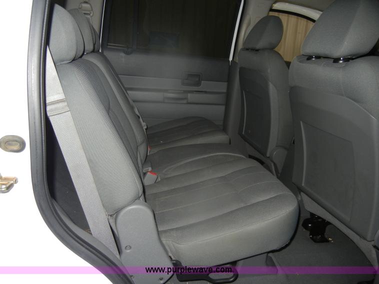 image for item D4876 2006 Dodge Durango SXT SUV <br />Non-repairable title, parts only
