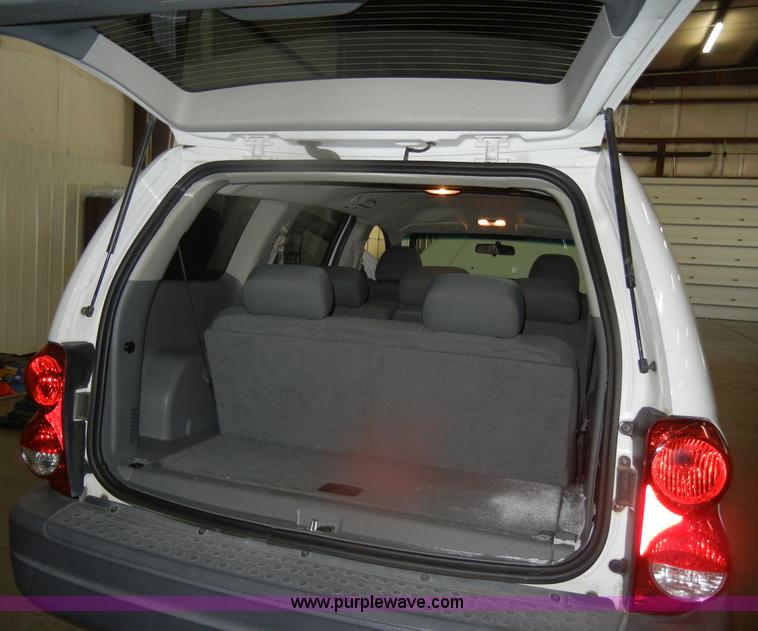 image for item D4876 2006 Dodge Durango SXT SUV <br />Non-repairable title, parts only
