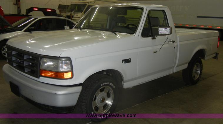 image for item D4881 1994 Ford F150 XL pickup truck