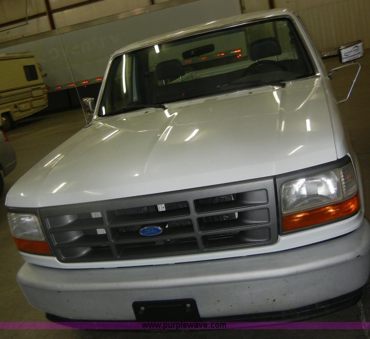 image for item D4881 1994 Ford F150 XL pickup truck