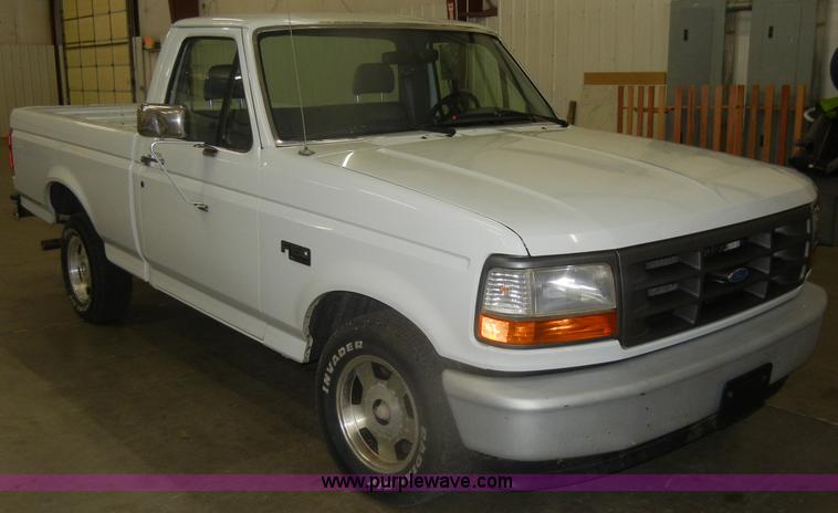 image for item D4881 1994 Ford F150 XL pickup truck