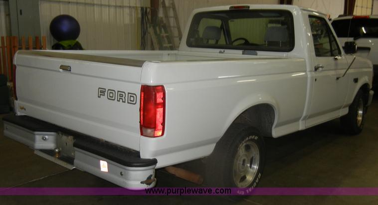 image for item D4881 1994 Ford F150 XL pickup truck