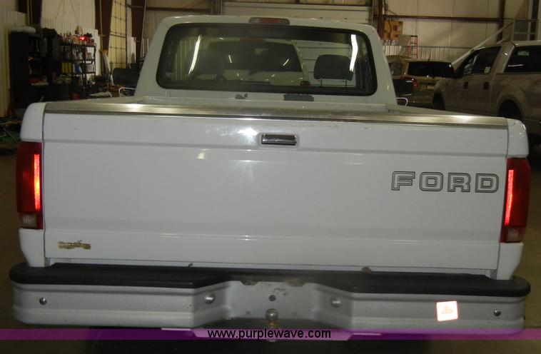 image for item D4881 1994 Ford F150 XL pickup truck