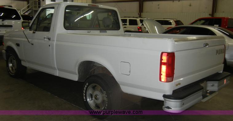image for item D4881 1994 Ford F150 XL pickup truck