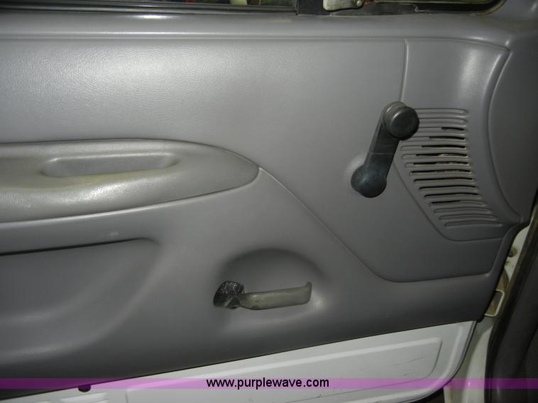 image for item D4881 1994 Ford F150 XL pickup truck