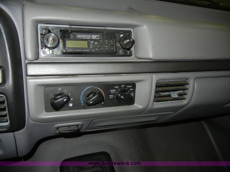 image for item D4881 1994 Ford F150 XL pickup truck