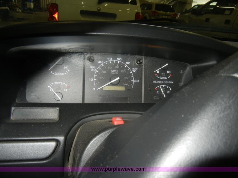 image for item D4881 1994 Ford F150 XL pickup truck