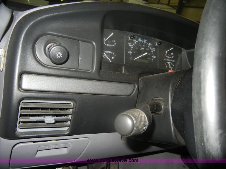 image for item D4881 1994 Ford F150 XL pickup truck