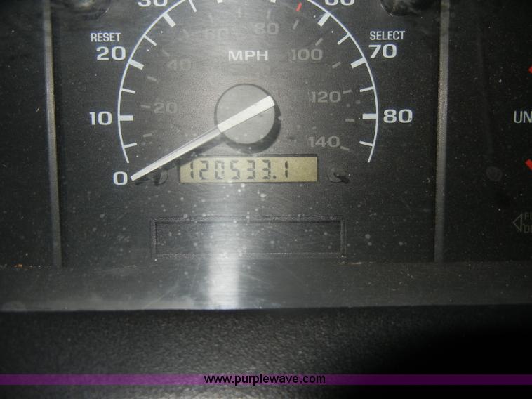 image for item D4881 1994 Ford F150 XL pickup truck