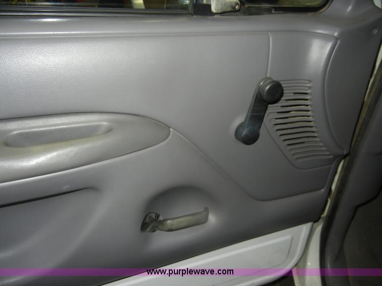 image for item D4881 1994 Ford F150 XL pickup truck