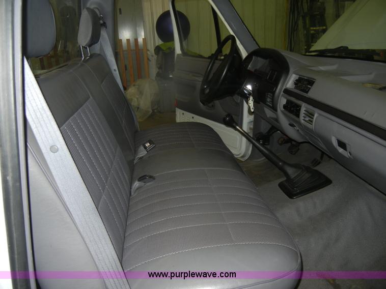 image for item D4881 1994 Ford F150 XL pickup truck