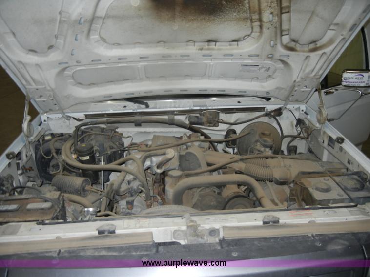 image for item D4881 1994 Ford F150 XL pickup truck