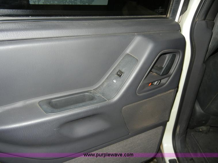 image for item D4882 2001 Jeep Grand Cherokee Laredo SUV