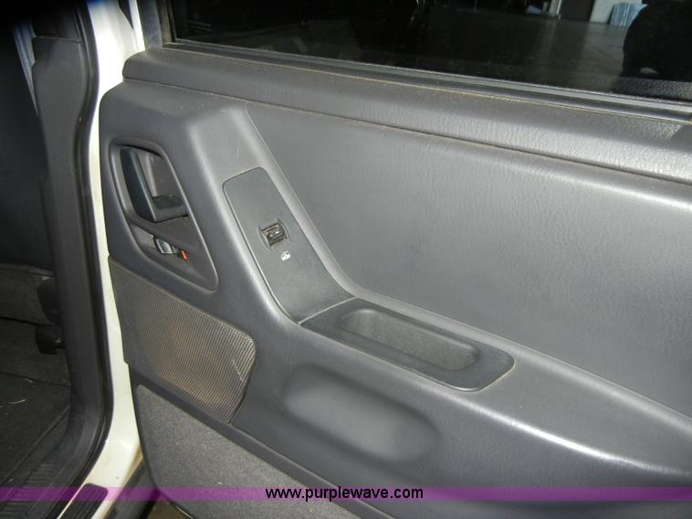 image for item D4882 2001 Jeep Grand Cherokee Laredo SUV