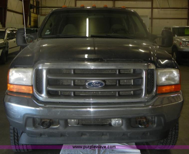 image for item D4883 2001 Ford F250 XLT Super Duty Crew Cab pickup truck