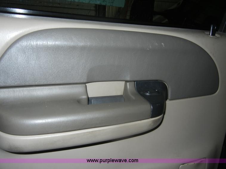 image for item D4883 2001 Ford F250 XLT Super Duty Crew Cab pickup truck