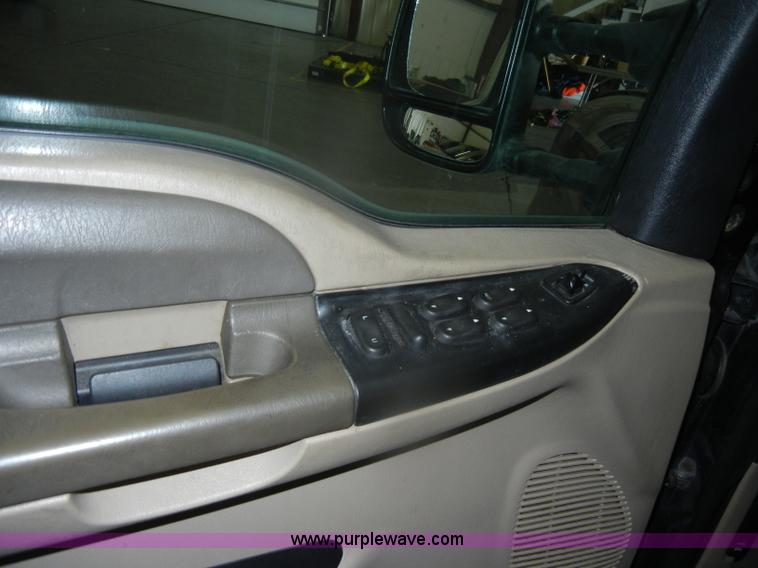 image for item D4883 2001 Ford F250 XLT Super Duty Crew Cab pickup truck