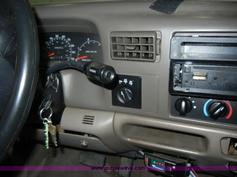 image for item D4883 2001 Ford F250 XLT Super Duty Crew Cab pickup truck