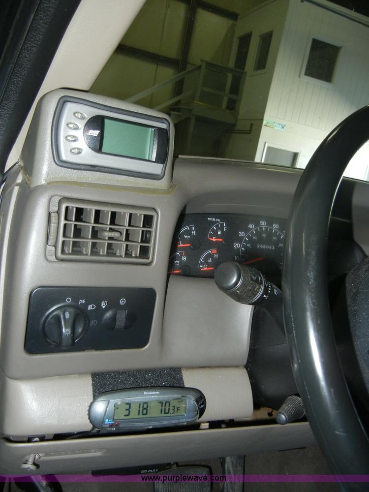 image for item D4883 2001 Ford F250 XLT Super Duty Crew Cab pickup truck