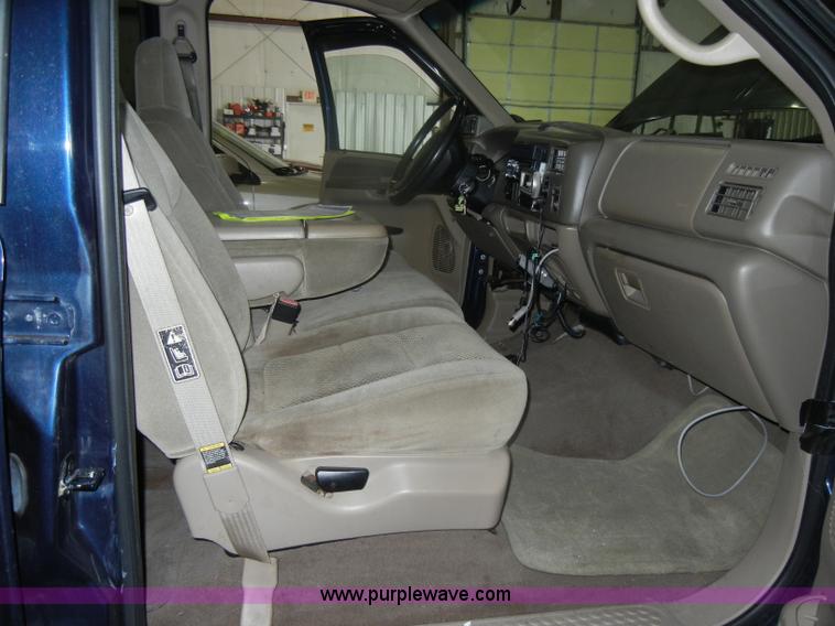 image for item D4883 2001 Ford F250 XLT Super Duty Crew Cab pickup truck
