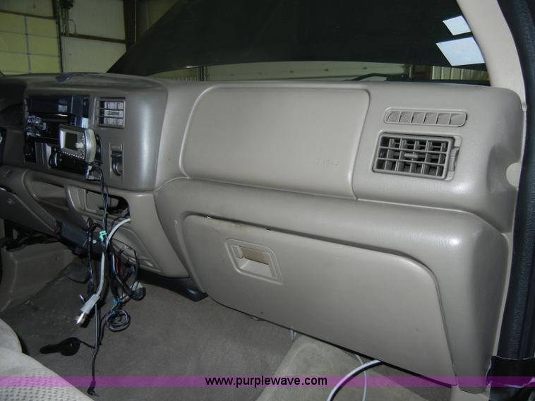 image for item D4883 2001 Ford F250 XLT Super Duty Crew Cab pickup truck