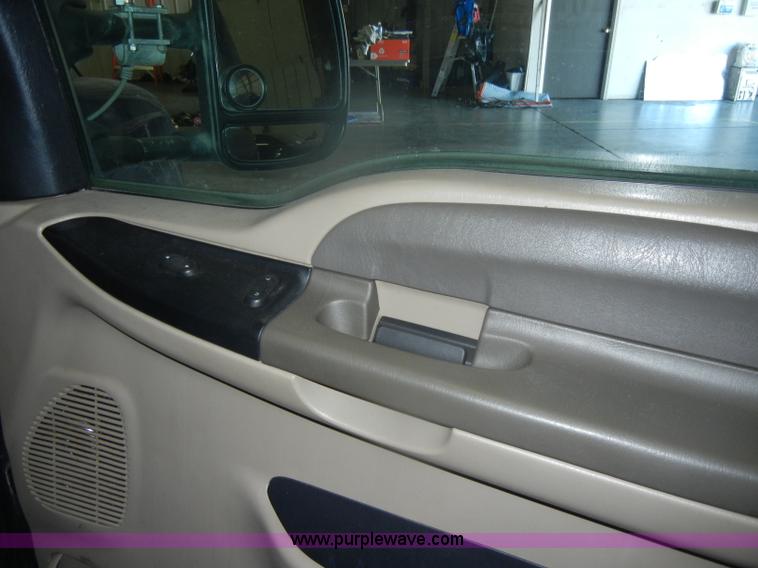 image for item D4883 2001 Ford F250 XLT Super Duty Crew Cab pickup truck