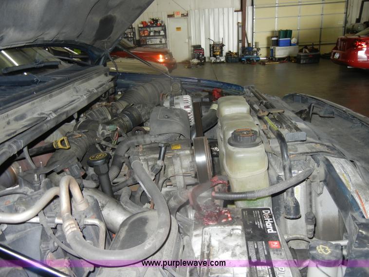 image for item D4883 2001 Ford F250 XLT Super Duty Crew Cab pickup truck