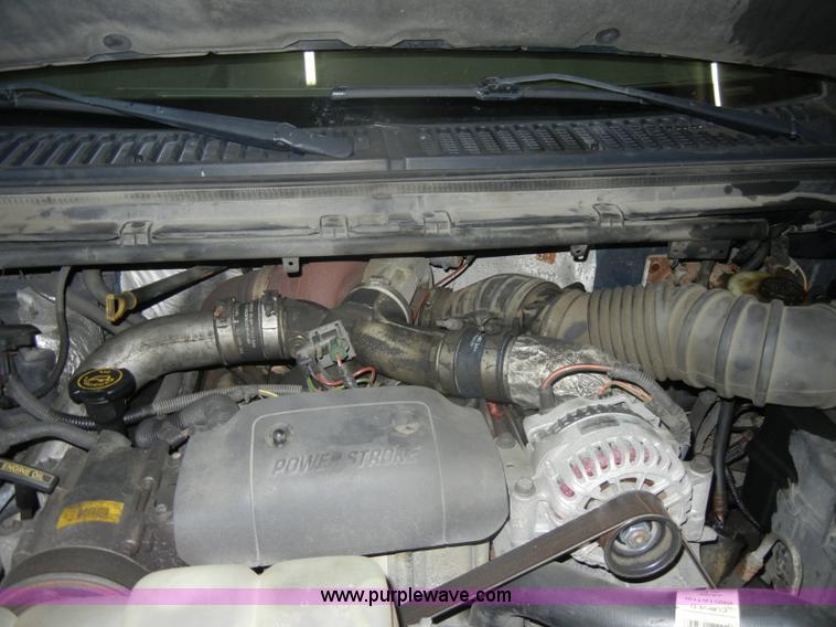 image for item D4883 2001 Ford F250 XLT Super Duty Crew Cab pickup truck