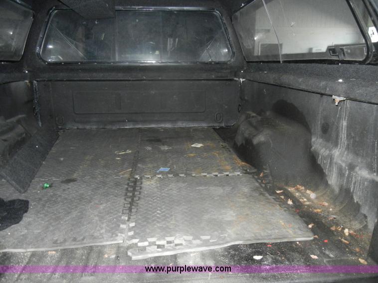 image for item D4883 2001 Ford F250 XLT Super Duty Crew Cab pickup truck